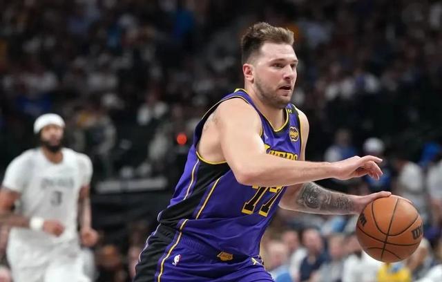 乐鱼体育app-关于东契奇期待未来携手“紫金军团”夺冠，NBA湖人队即将进入新时代的信息