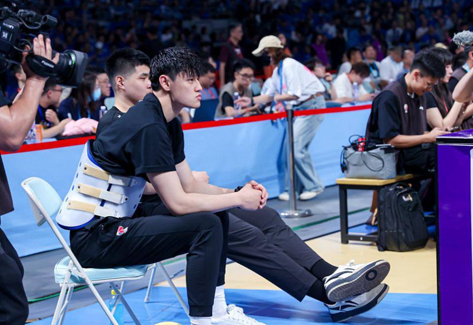 乐鱼真人体育娱乐-曾凡博18分首钢不敌新疆上海加时险胜同曦
