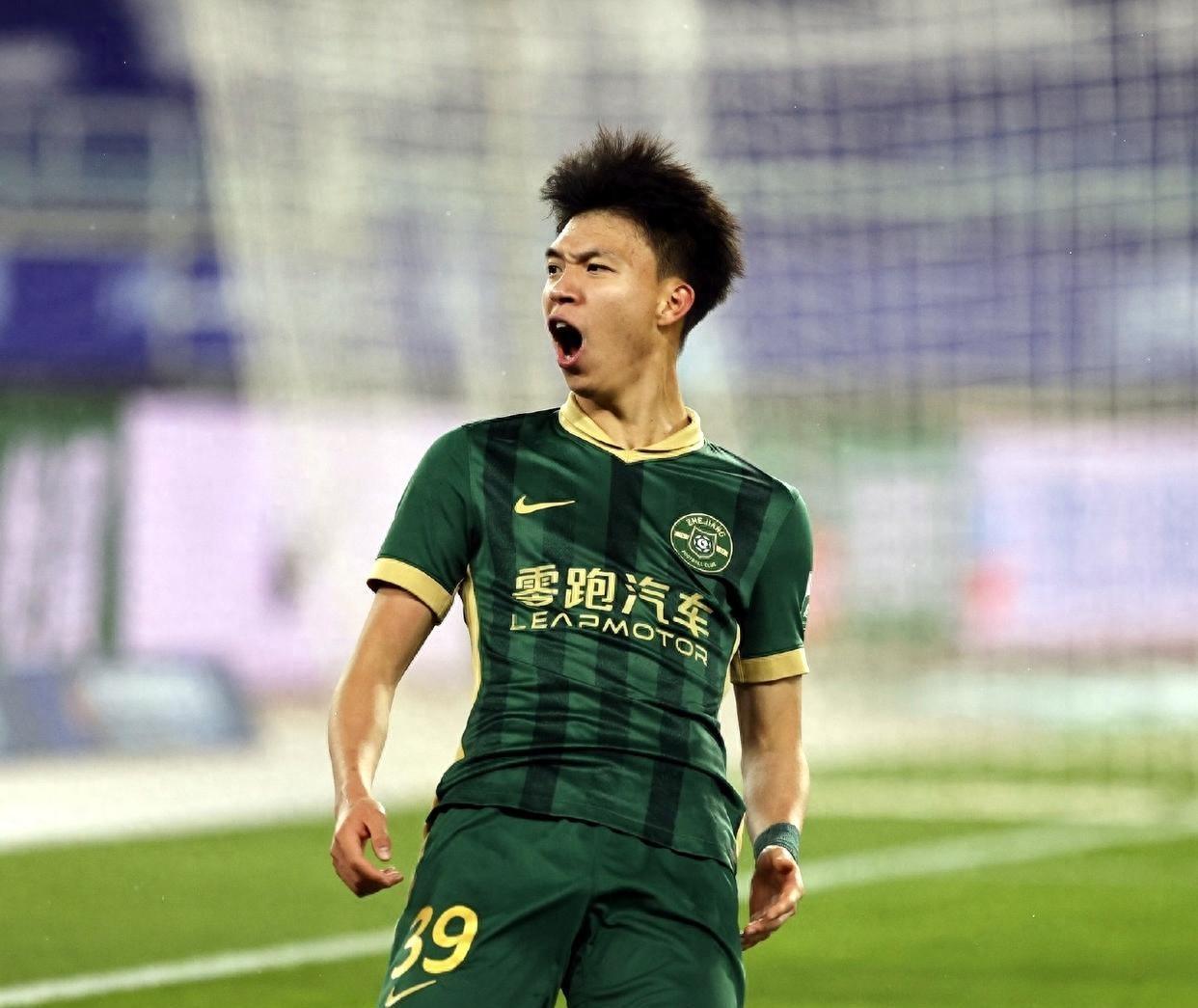 乐鱼体育登录-年轻球员火力全开，中超赛场上掀起旋风